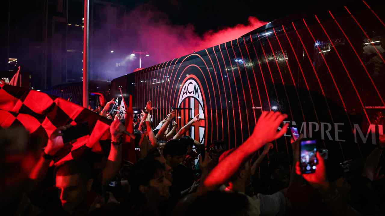 Tifosi Milan festeggiano la vittoria dello scudetto