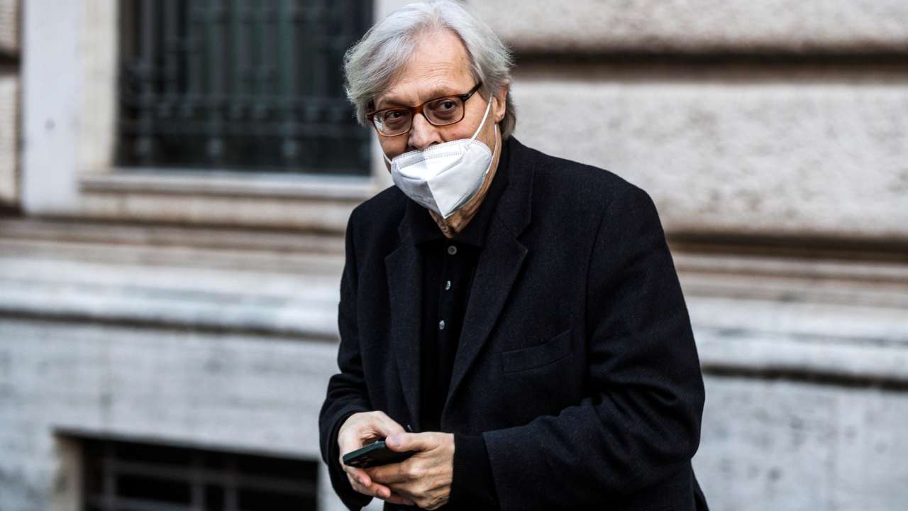 Un giovane Vittorio Sgarbi si racconta ad Ambra Angiolini