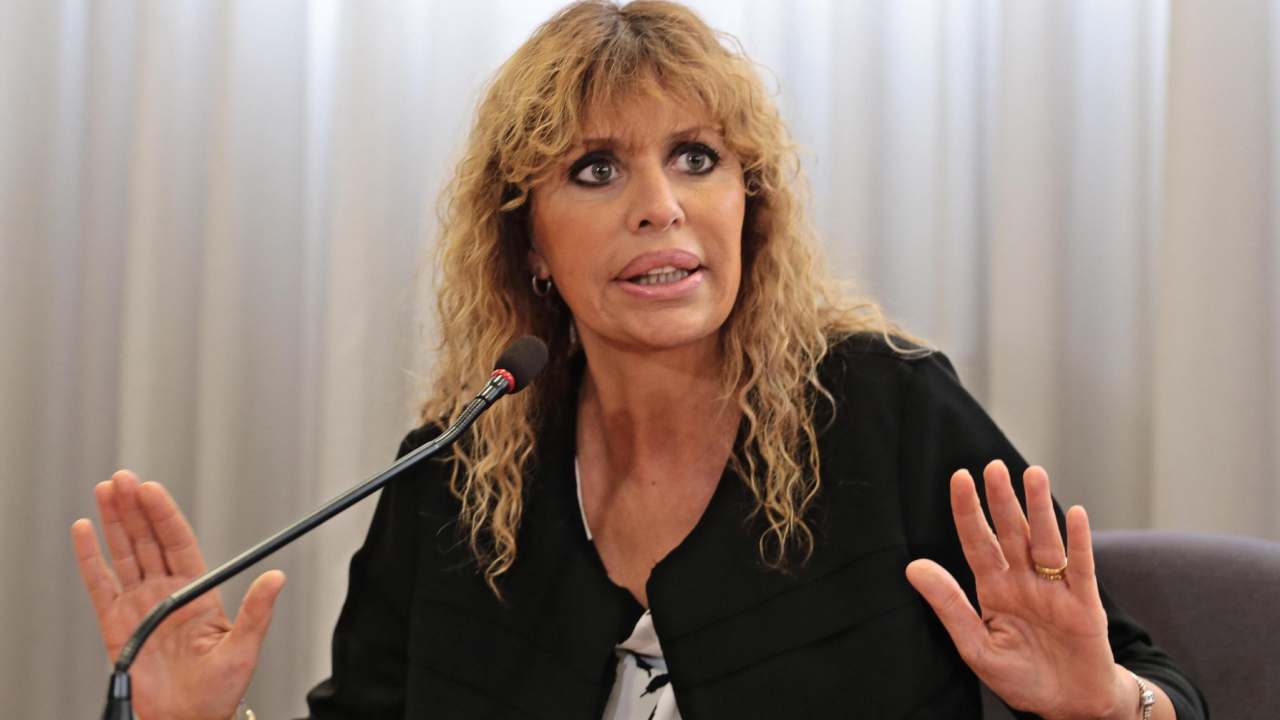 Alessandra Mussolini si lascia andare durante la puntata di Pomeriggio Cinque