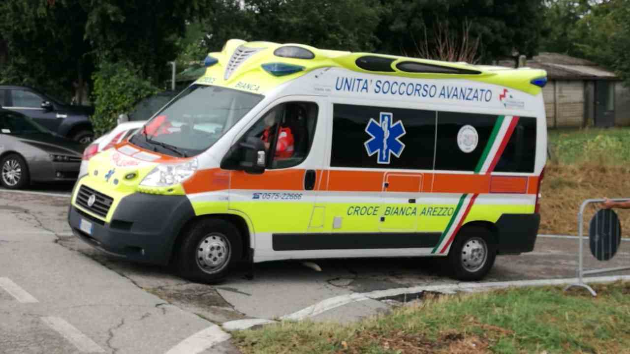 Roma, accoltellato un 15enne