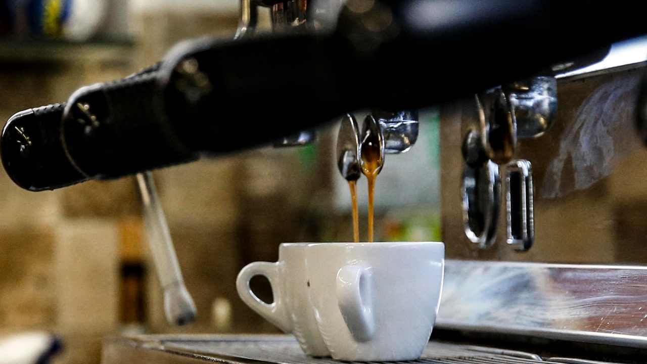 Lo scontrino del caffè è troppo amaro