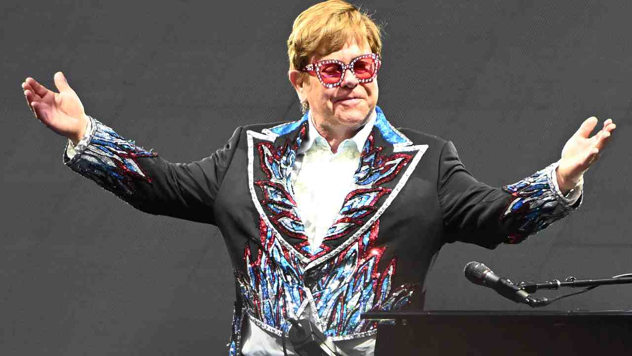 Elton John, brutte notizie