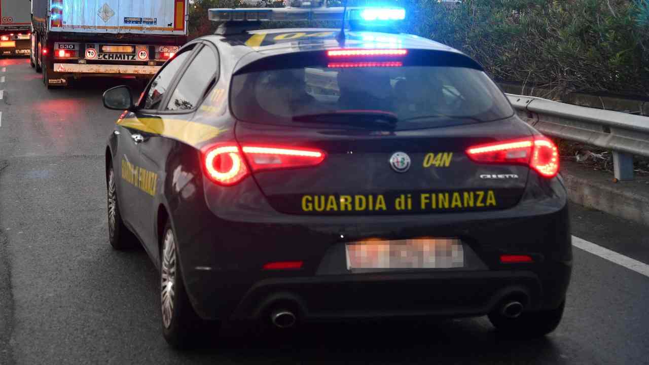 Guardia di finanza in azione