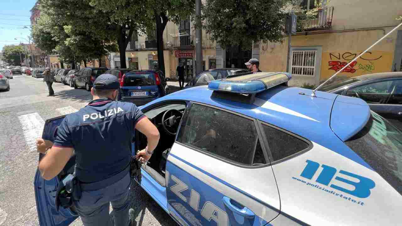 Napoli, sorelle sfregiate con l'acido