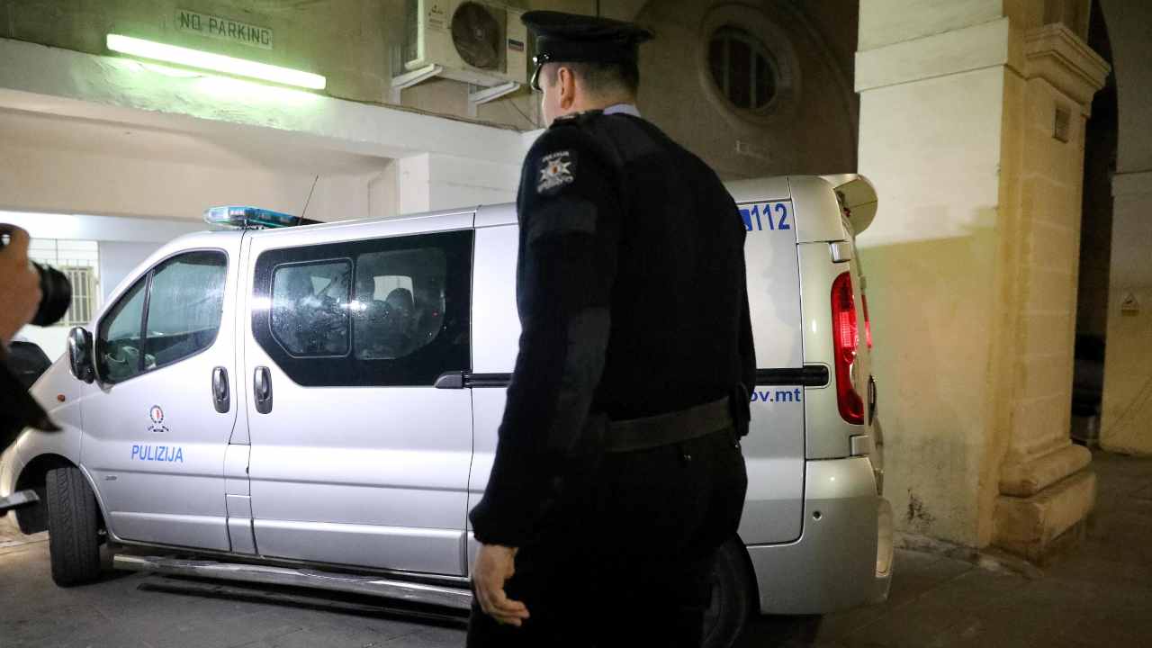 Arrestata coppia che usava fondi per curare figlio malato di cancro