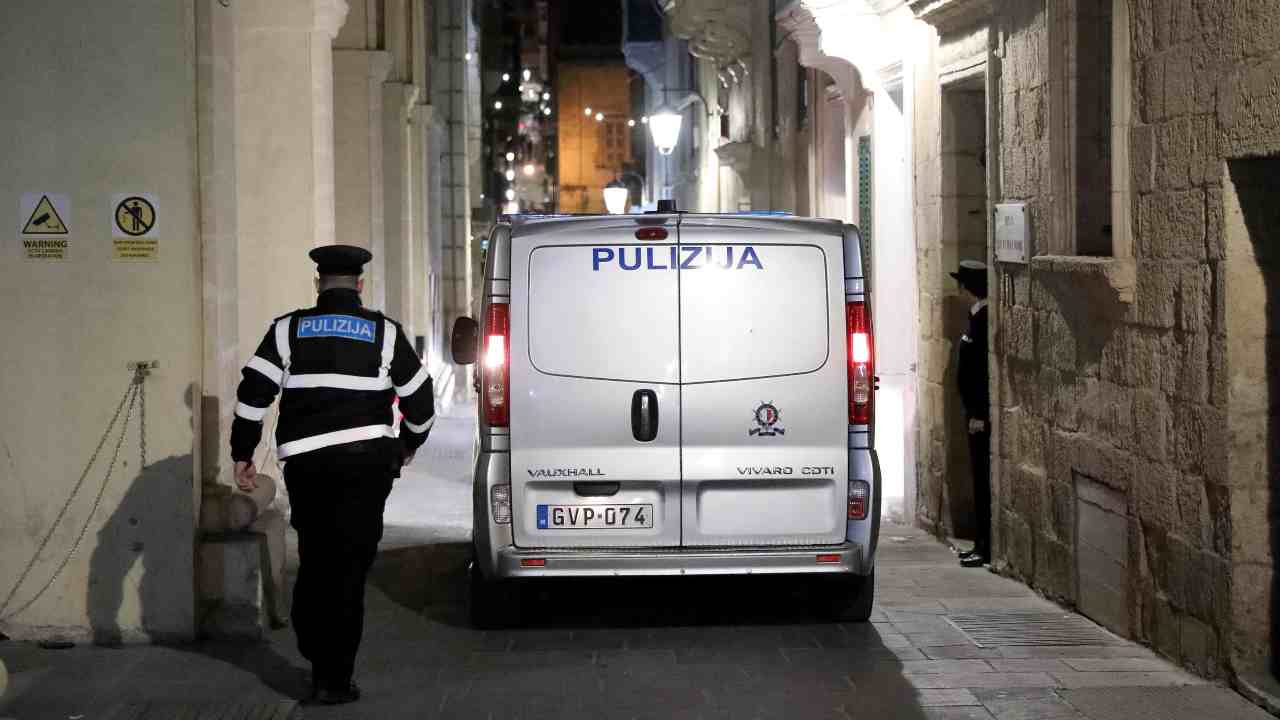 Arrestata coppia che usava fondi per curare figlio malato di cancro