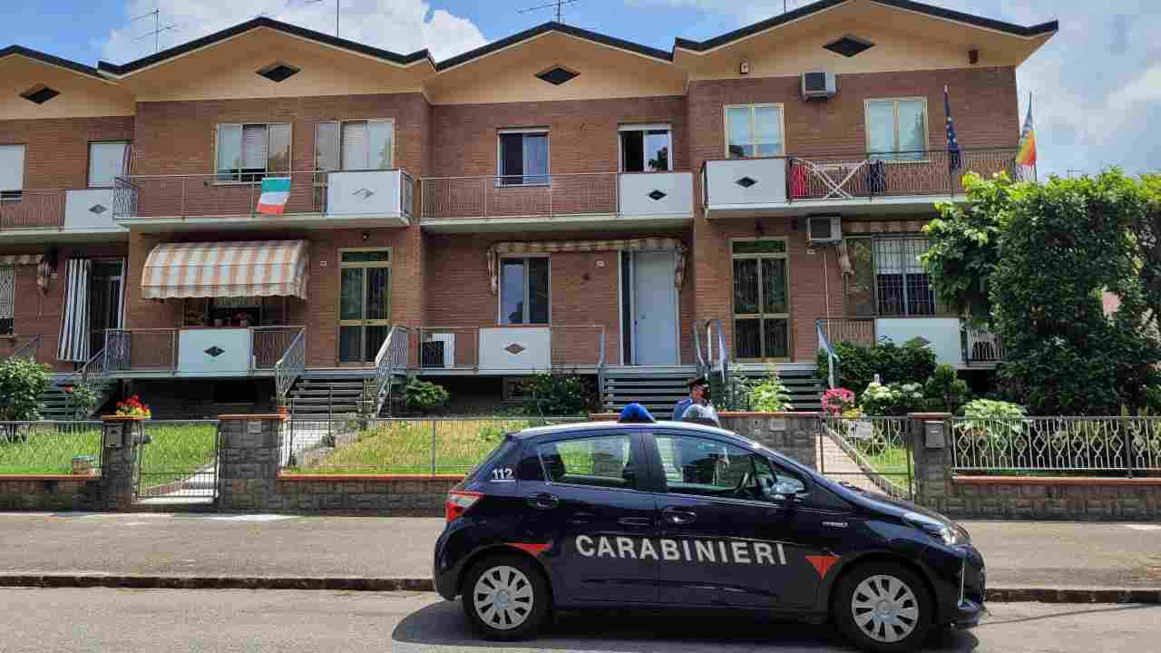 Babysitter getta bambino dalla finestra del primo piano