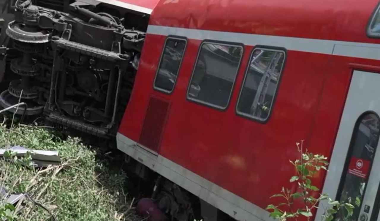 Treno deraglia incidente