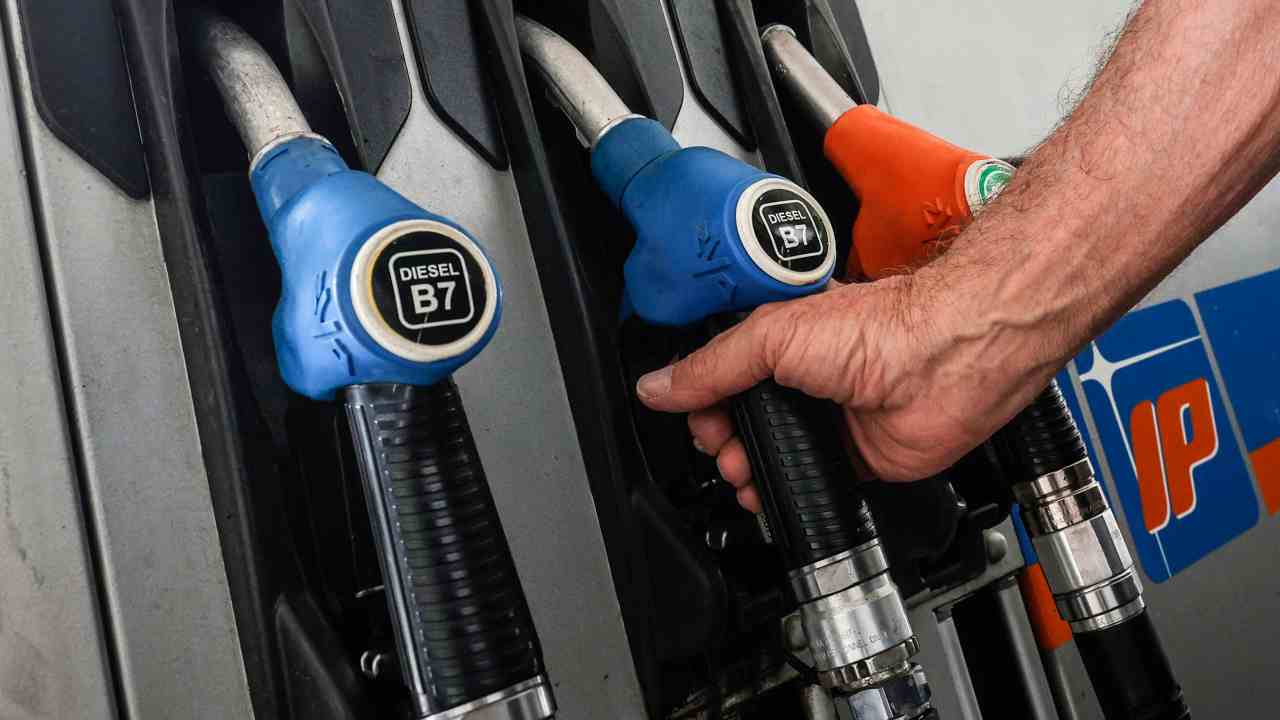 Bonus 200 euro benzina, tutto quello che serve sapere