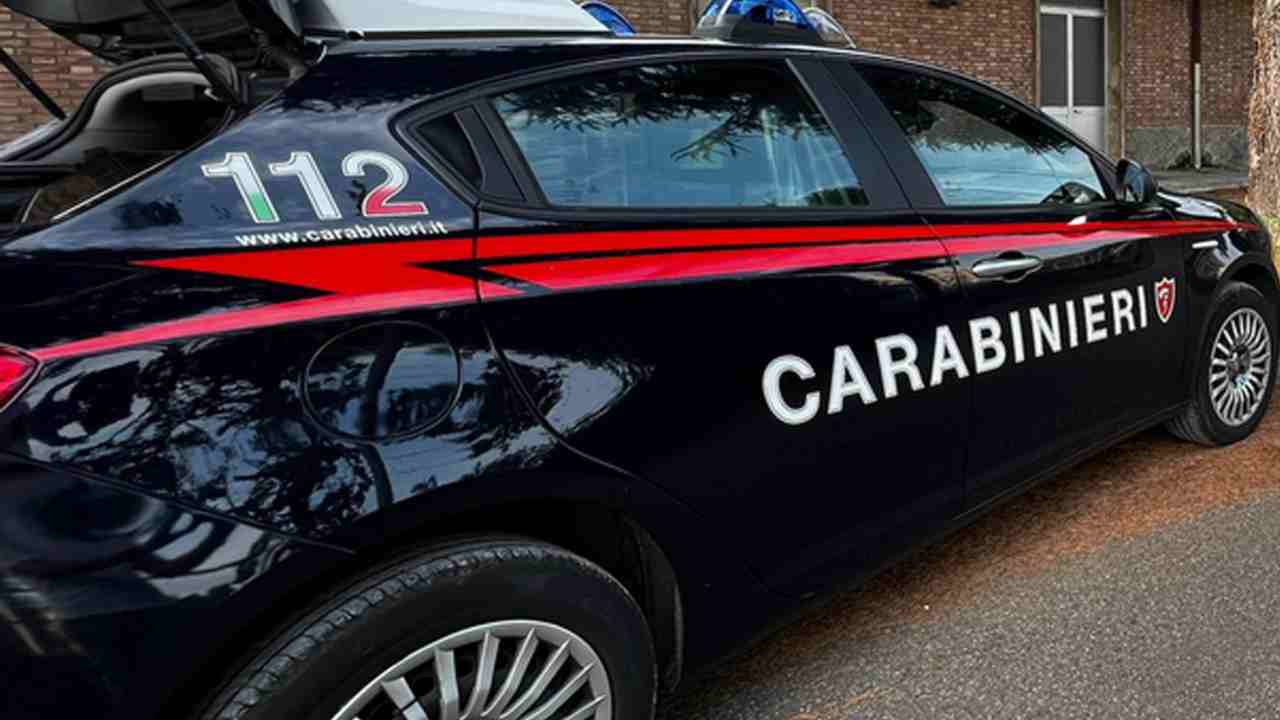 Carabinieri sul posto per le prime indagini 