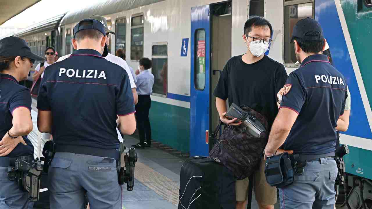 Polizia Ferroviaria sul posto per le indagini 