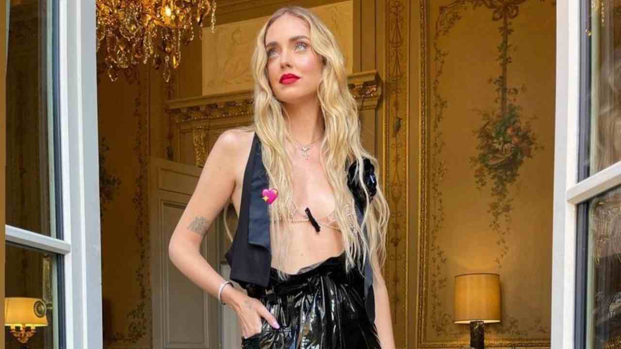 Chiara Ferragni cena in reggiseno