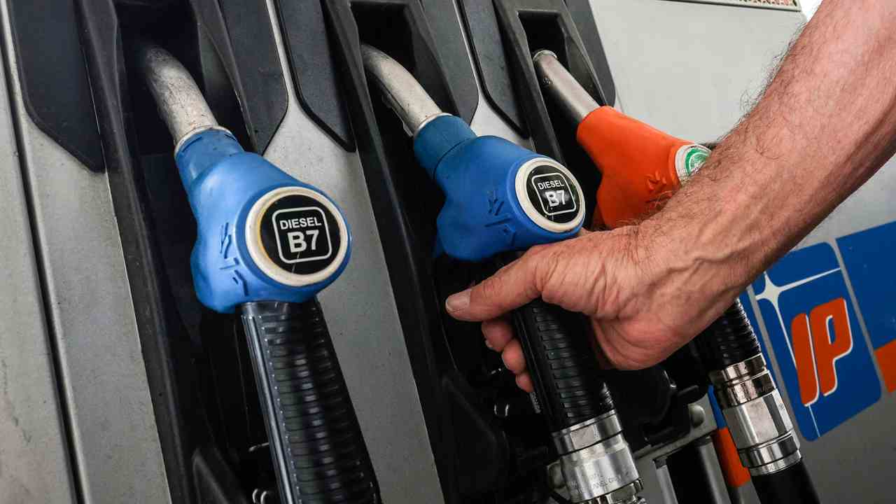 Torna ad aumentare il prezzo della benzina