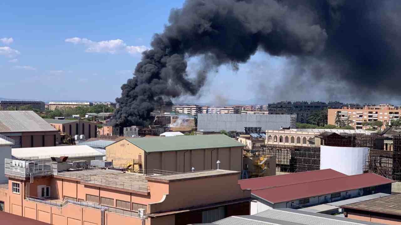 Cinecittà a fuoco, cosa sta succedendo