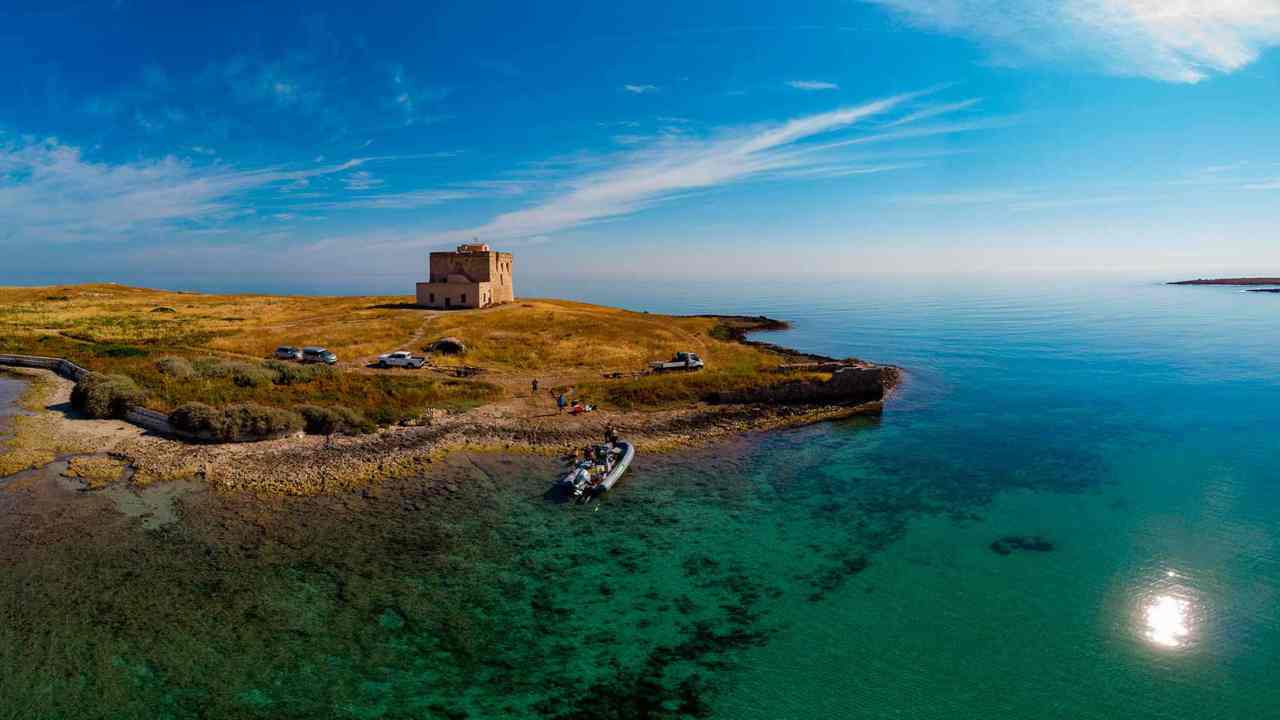 Va al mare ma è agli arresti domiciliari