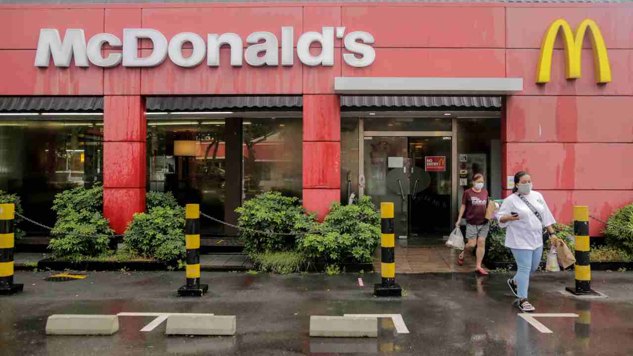 Tragedia al McDonalds', ragazzo spara ad impiegato