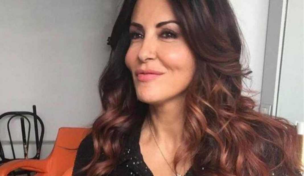 Tu Si Que Vales Sabrina Ferilli Si Spoglia A Sorpresa Seno Al Vento E Perizoma Rosso 7720