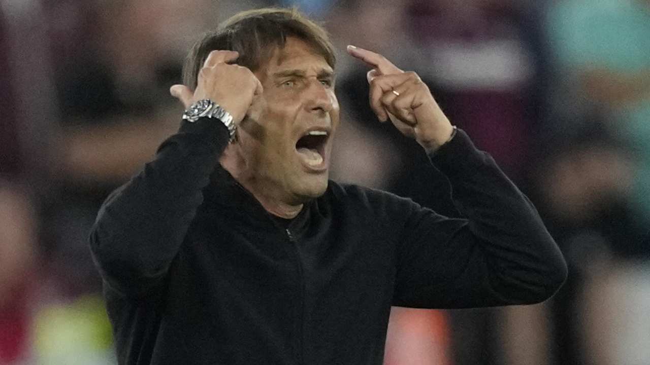 Antonio Conte in conferenza stampa