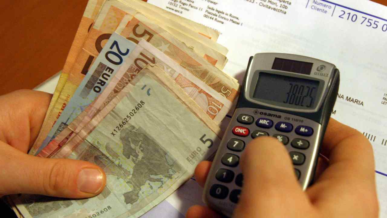 Bollette assurde per i pensionati