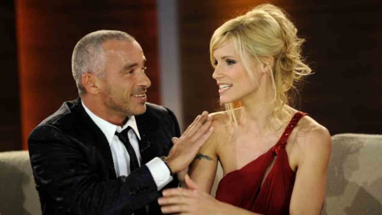 Michelle Hunziker E Eros Ramazzotti Amore Infinito La Dolce Dedica Per Il Cantante