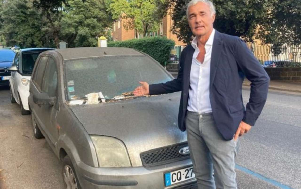 Giletti e l'auto abbandonata a Roma sulle strisce blu da anni - Notizie.com - 20220903