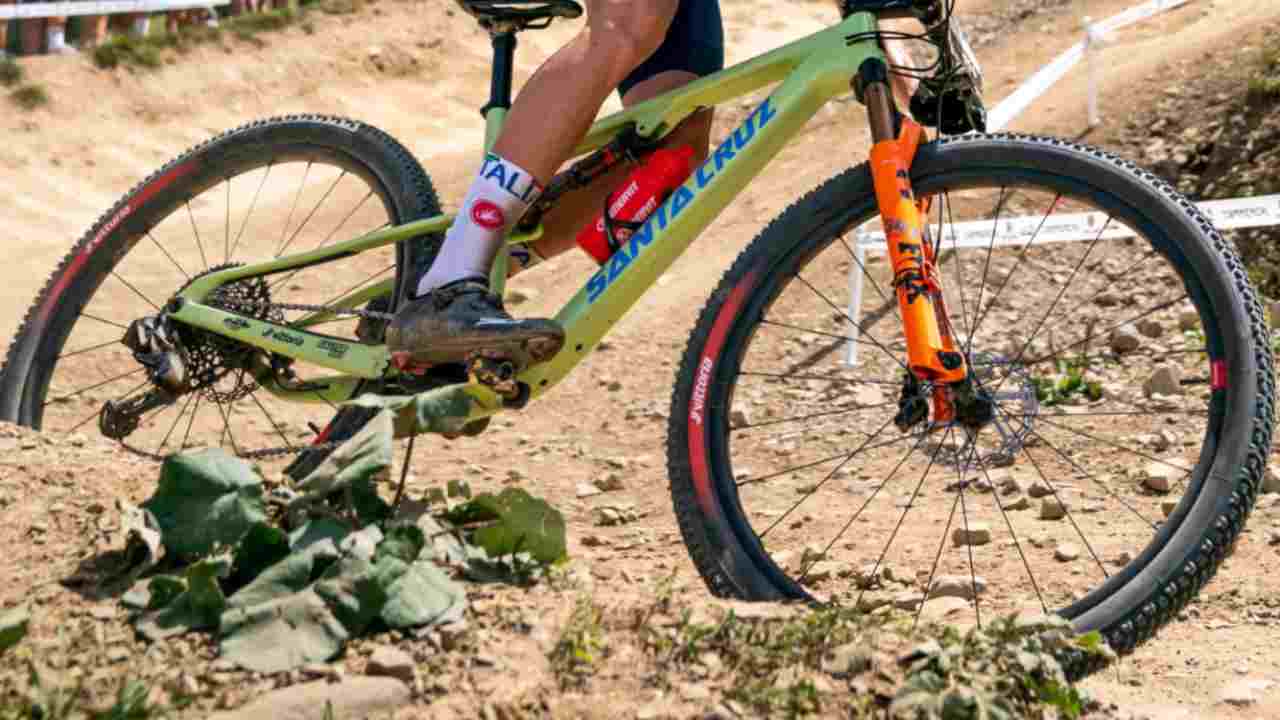 Esce per una gita in mountain bike, poi la tragica scoperta