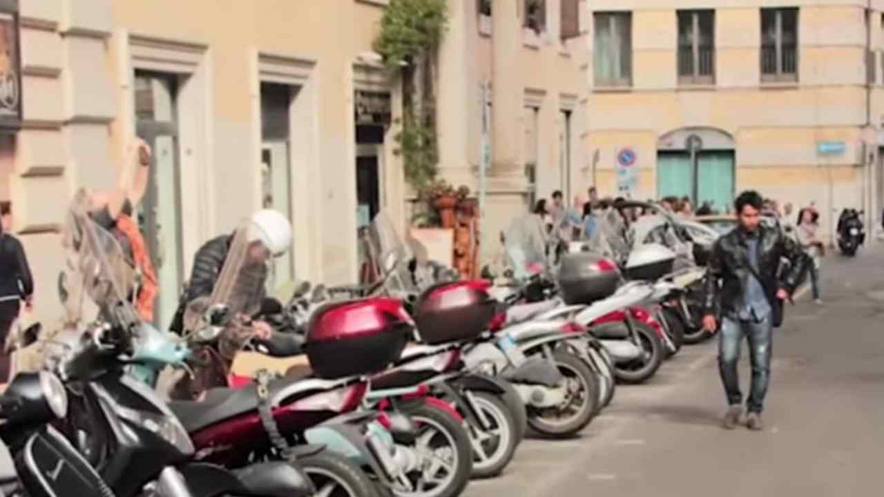 Parcheggio moto, arrivano pessime notizie