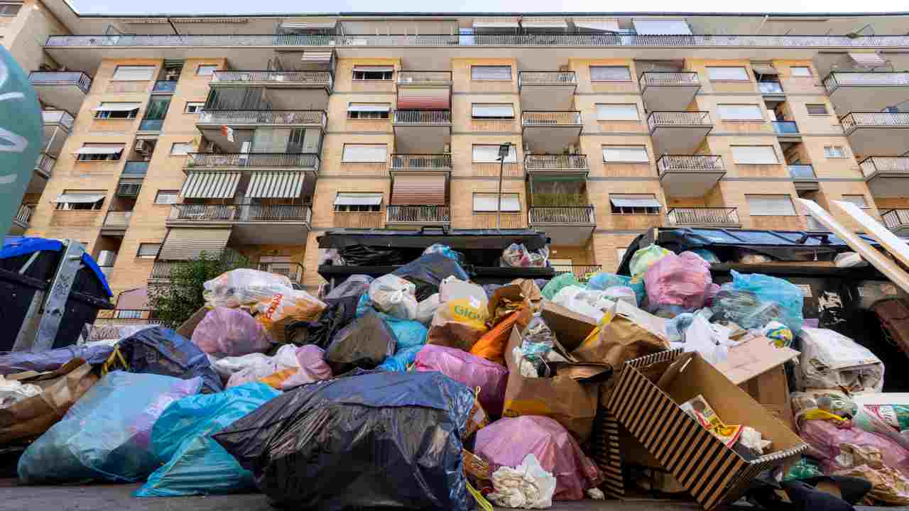 Roma, la rabbia del farmacista multato