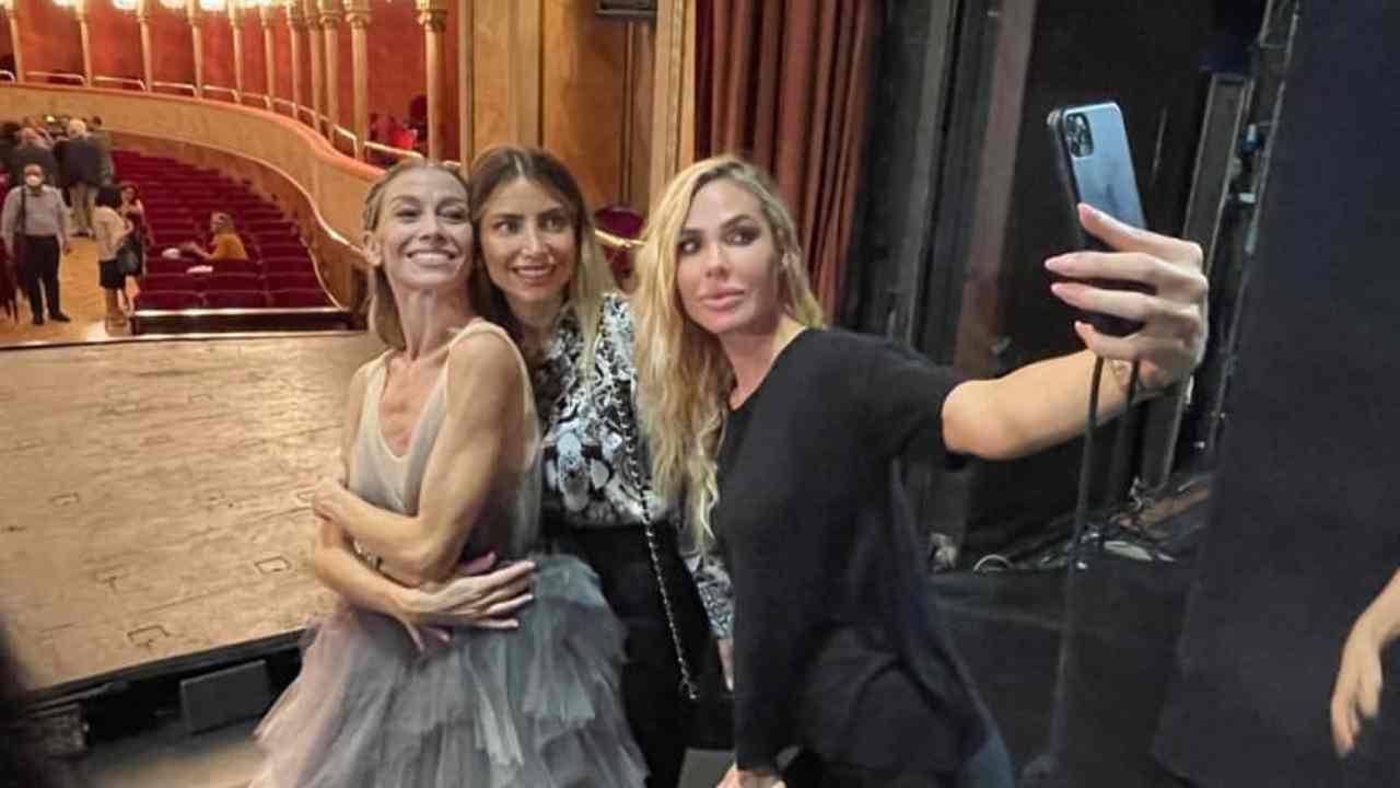 Ilary Blasi teatro amica Noemi