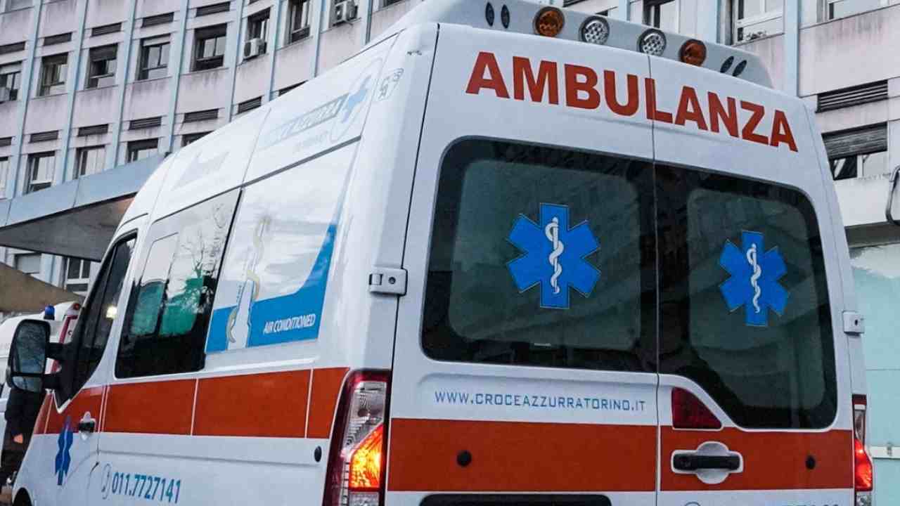 Soccorrono feriti da incidente, ma vengono uccise da auto pirata