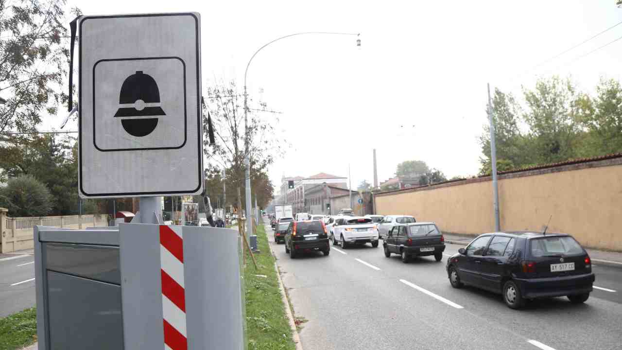 Il limite di 130 in autostrada può essere superato, ma...