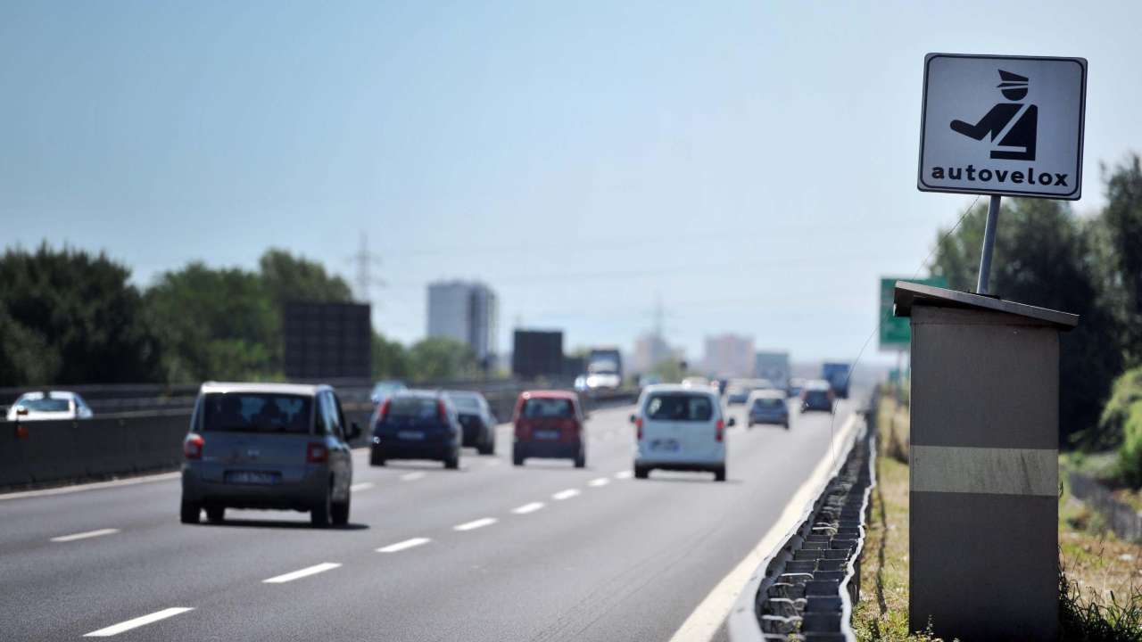 Il limite di 130 in autostrada può essere superato, ma...