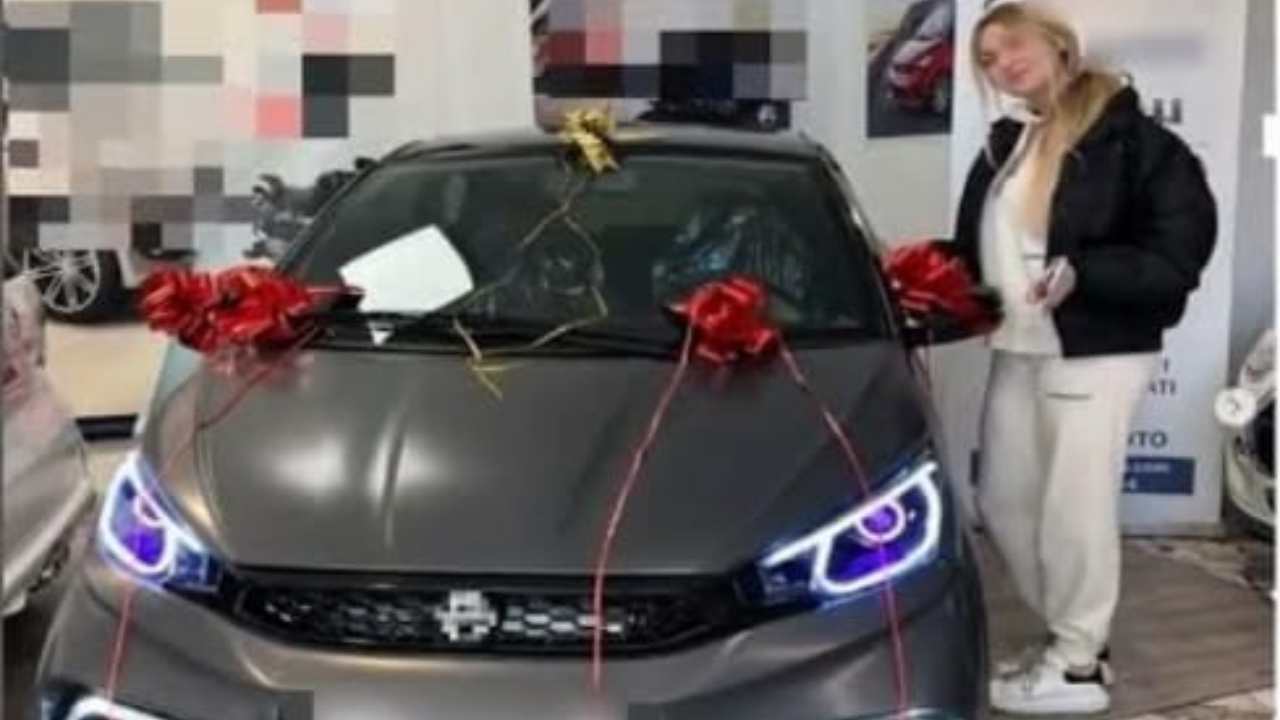 Quanto è costata la minicar regalata a Chanel Totti?