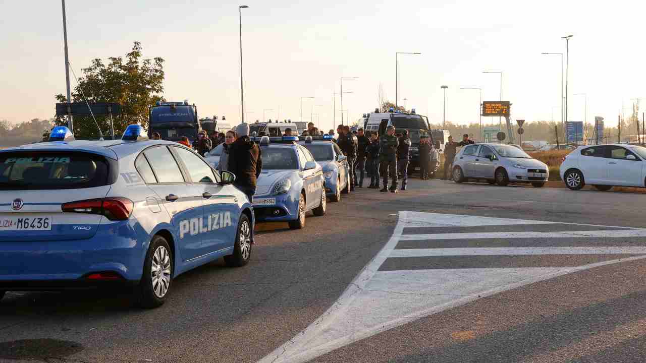 Inizia lo sgombero al Rave party di Modena