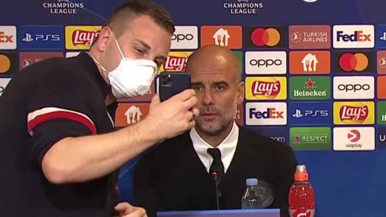 Chiede un selfie a Guardiola, la sua reazione è virale