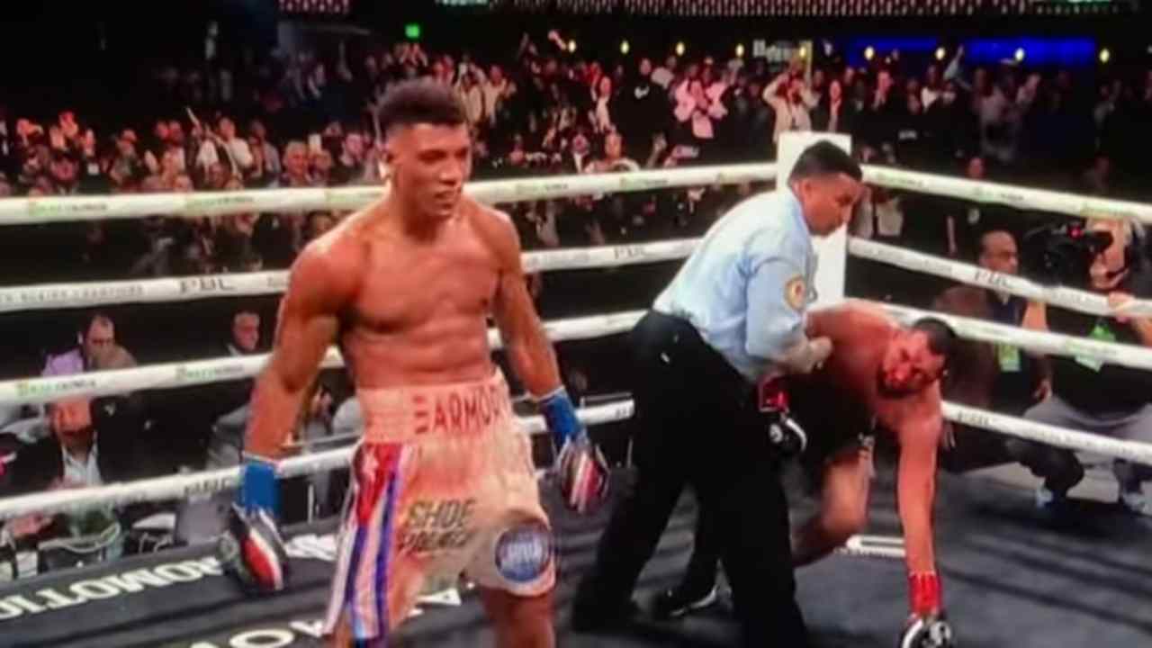 Terrore durante l'incontro di boxe