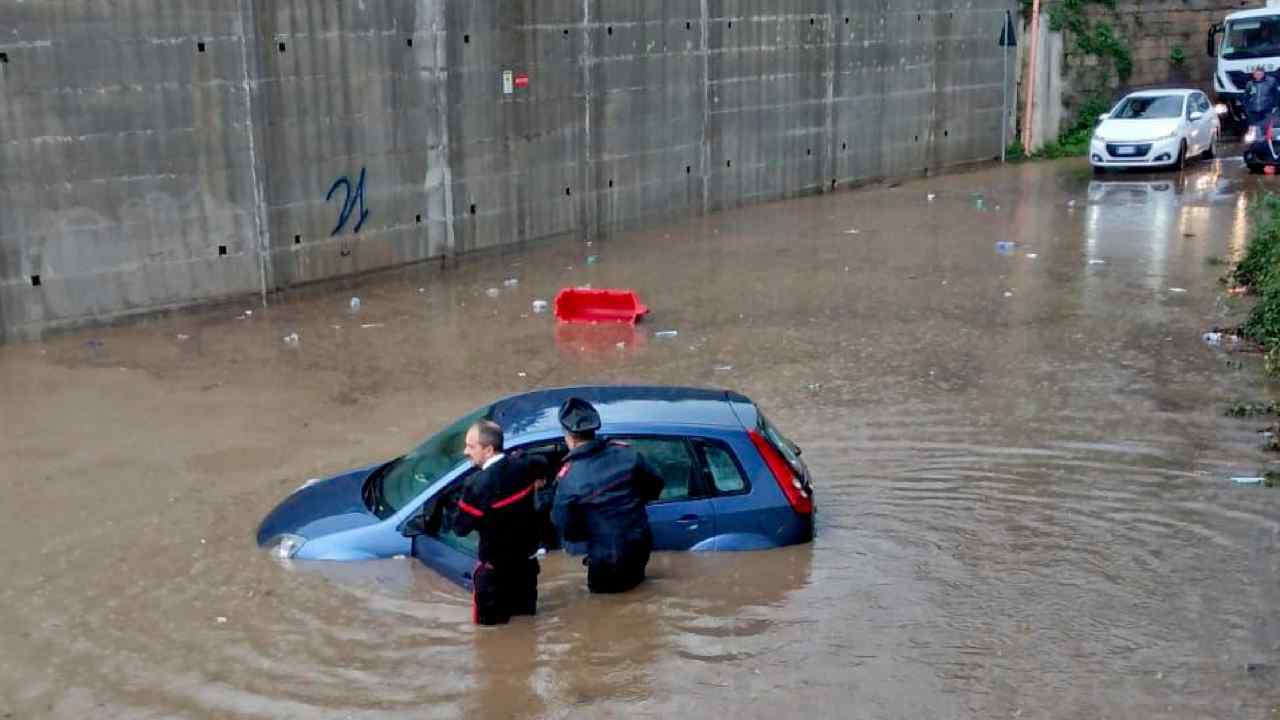 Maltempo si abbatte su Napoli 