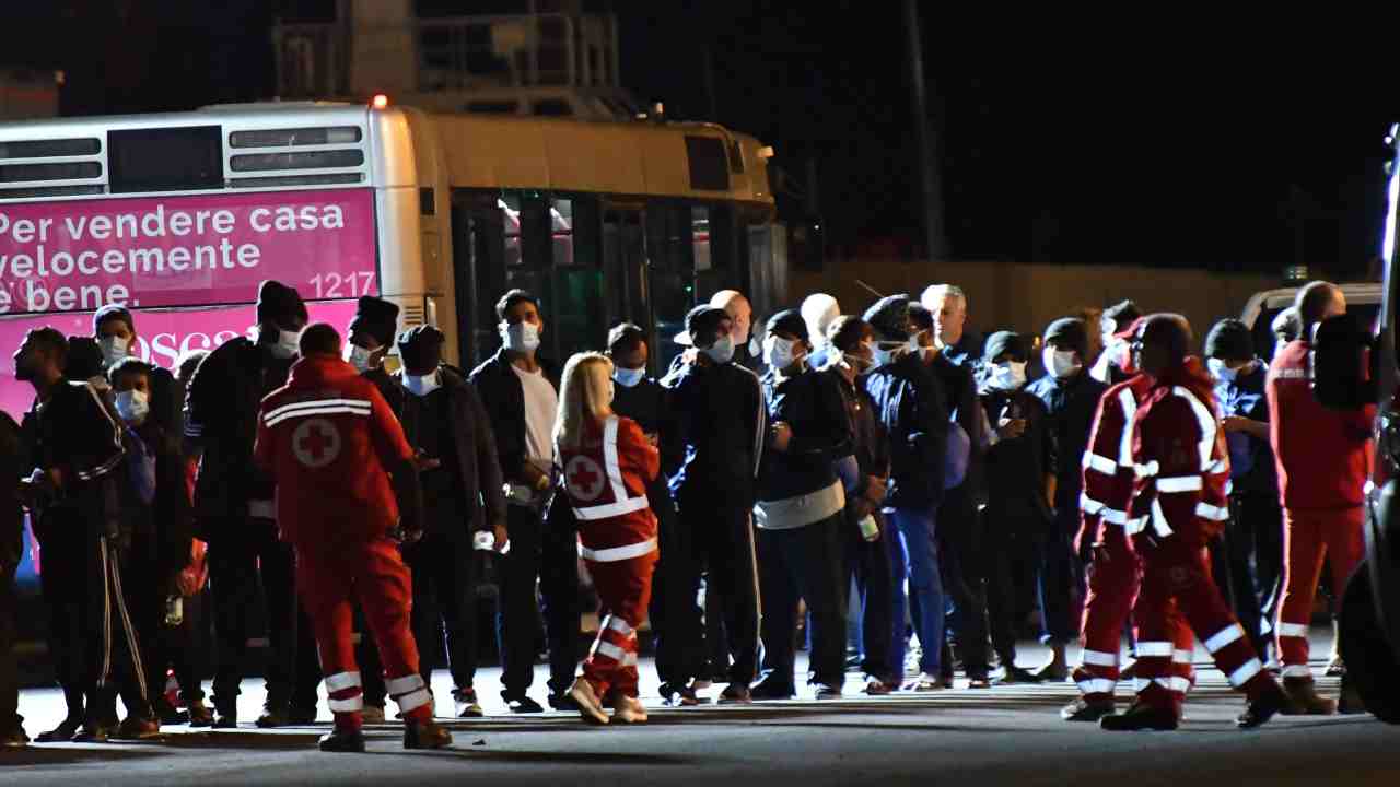 Sbarcati i migranti a Catania