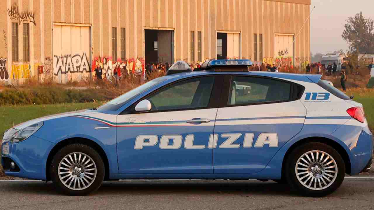 Polizia irrompe in un night club