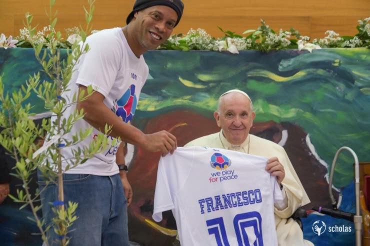 Ronaldinho Papa Francesco 