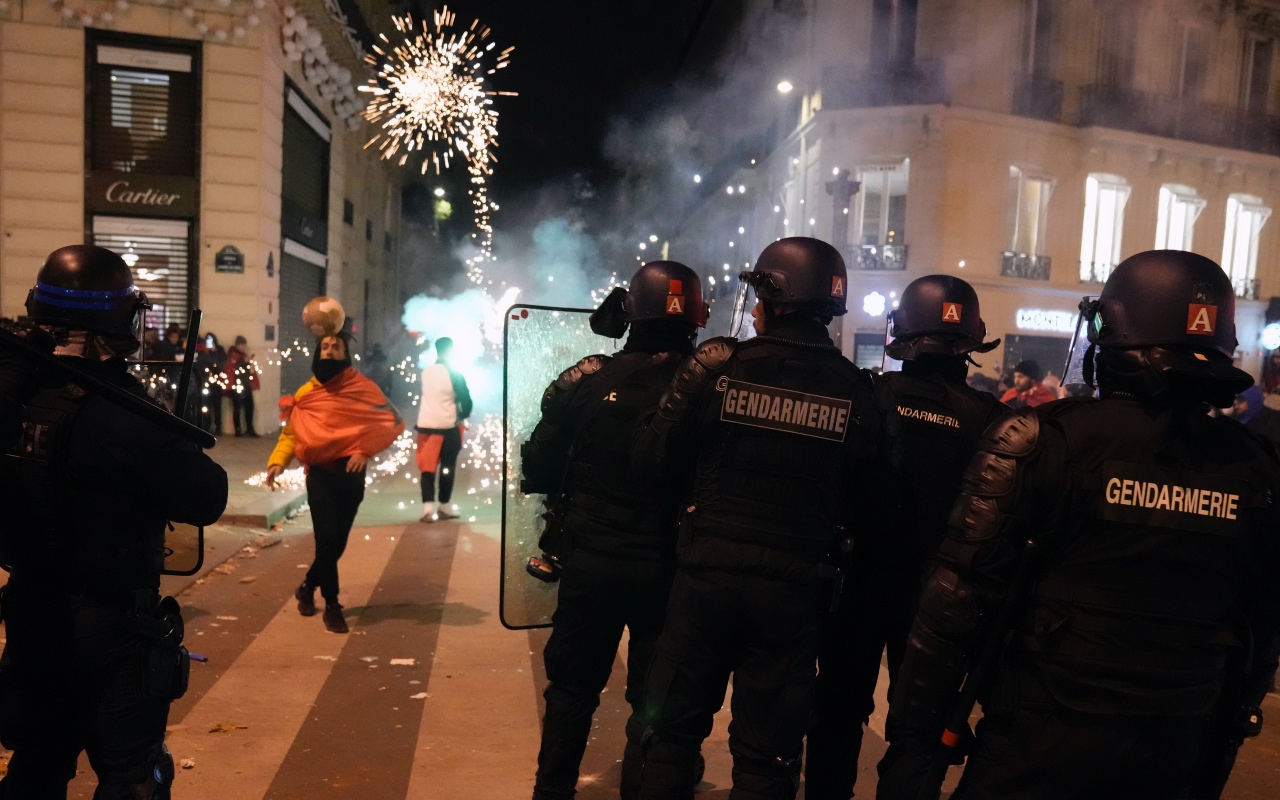 Parigi, scontri tifosi Marocco