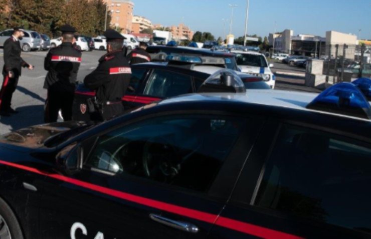 Blitz dei carabinieri