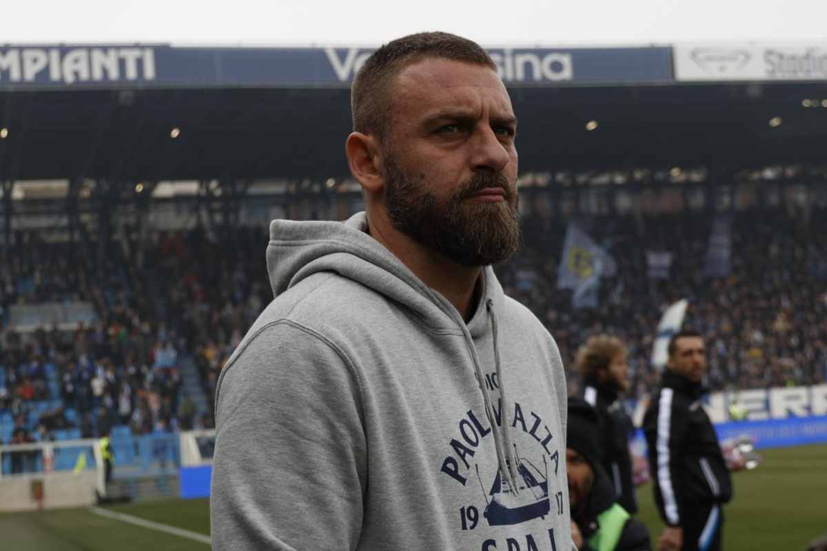 De Rossi esonerato