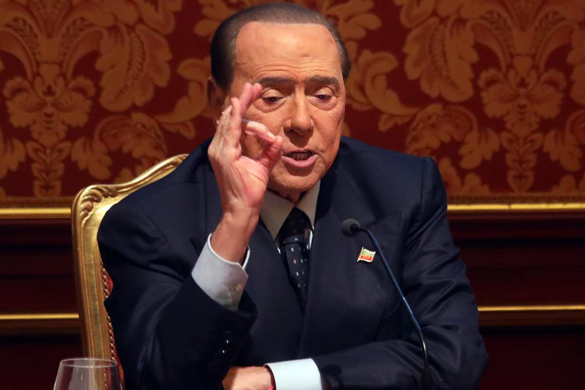 Passo indietro Berlusconi