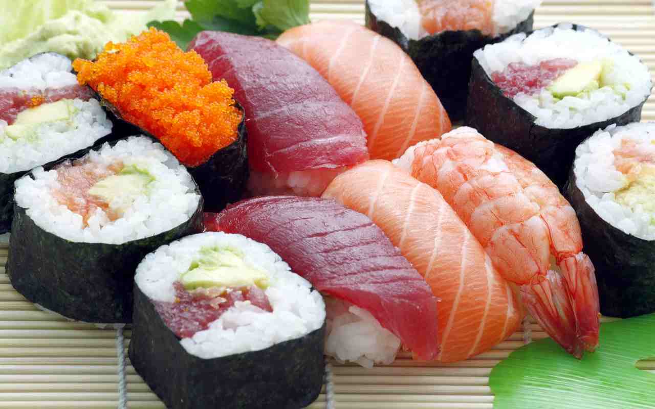 Donna morta dopo avere mangiato il sushi