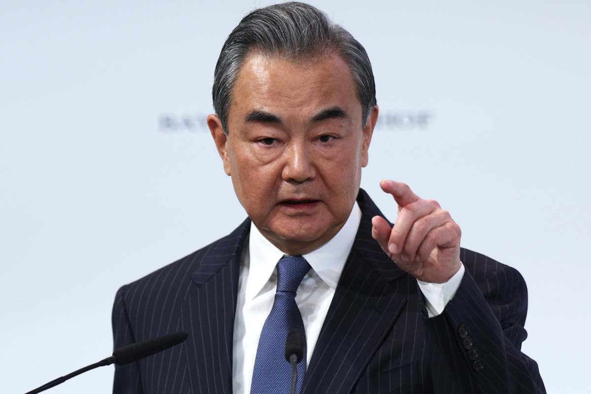 Wang Yi alza la voce