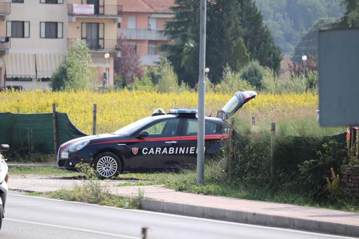 Bambino abbandonato dalla madre 