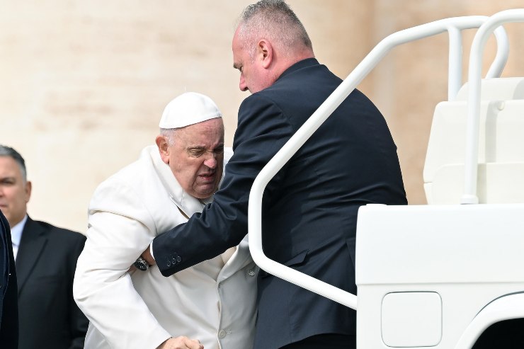 Splendido gesto di Papa Francesco dal policlinico Gemelli