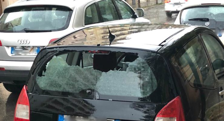 Piazza Bologna, auto vandalizzate