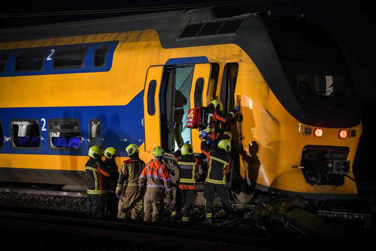 Terribile incidente tra treni in Olanda